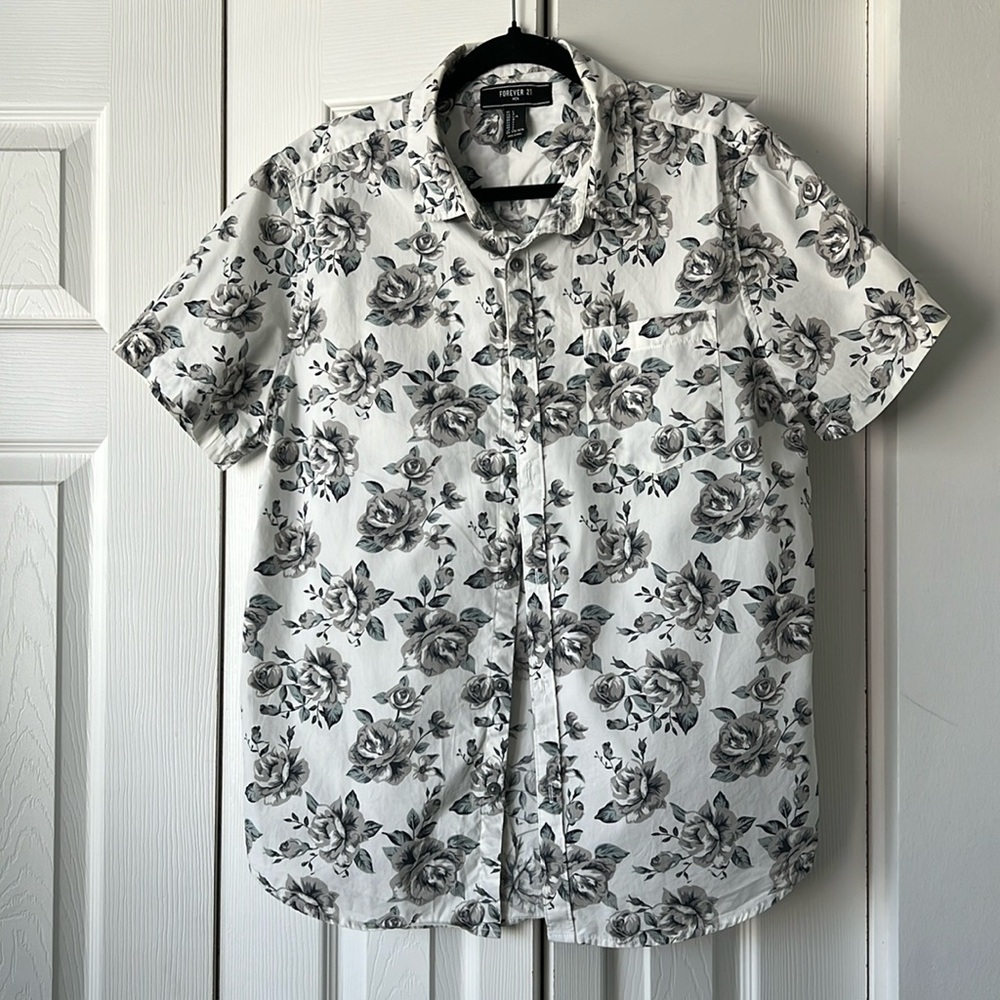 Forever 21 Men’s Floral Button Down Shirt- Size L
